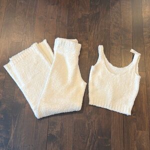 SKIMS womens size S/M. BRAND NEW
WITH TAGS